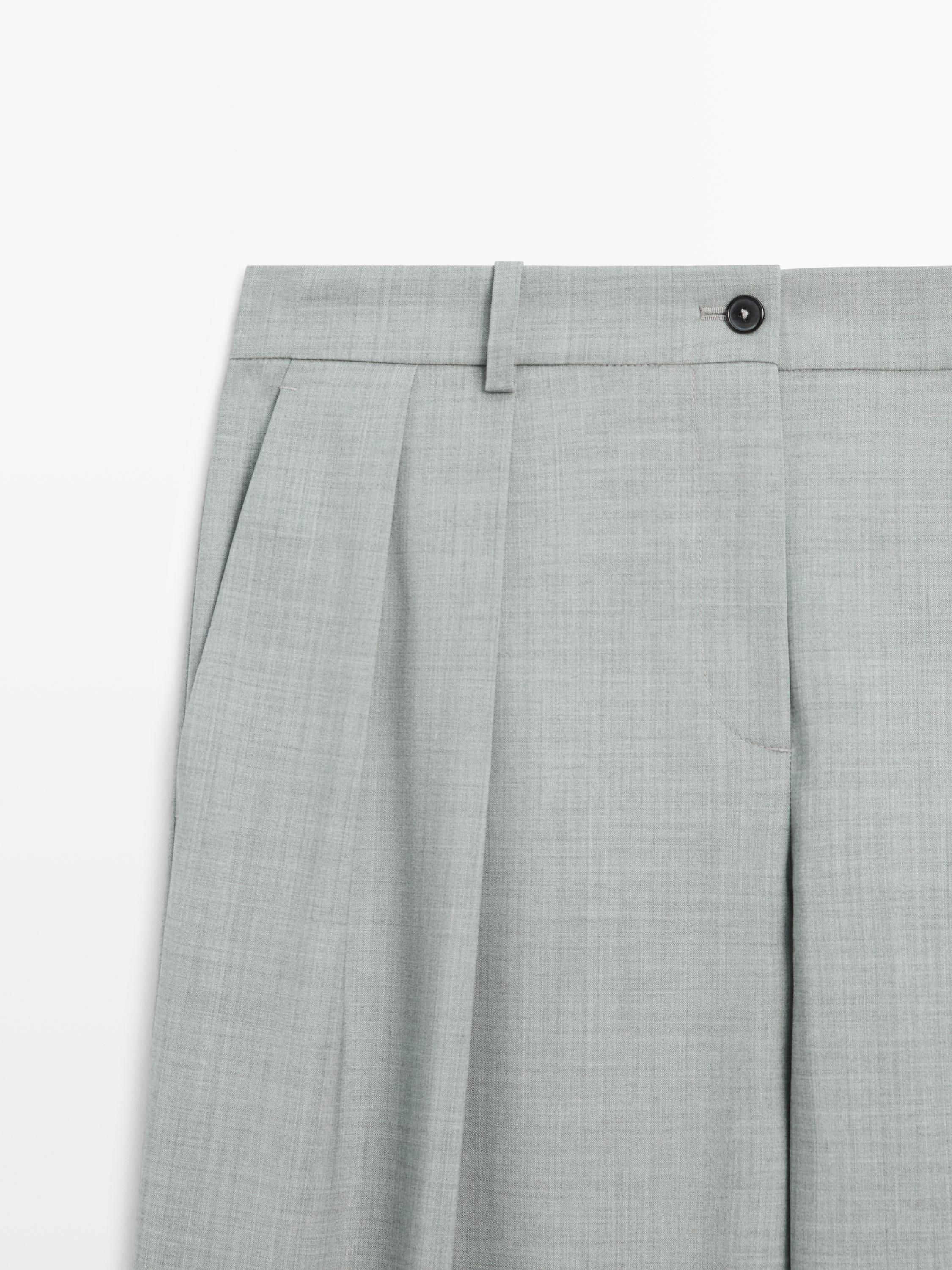 Flowing trousers with darts